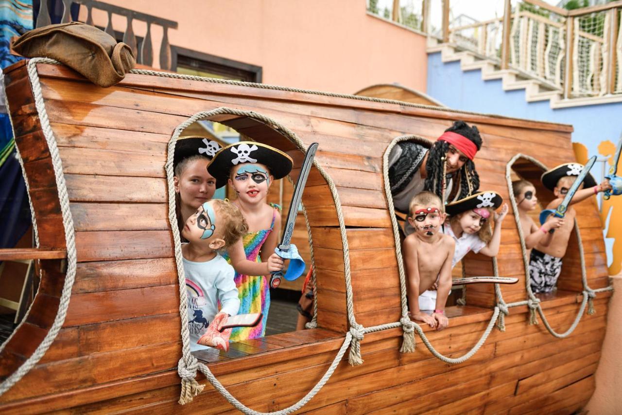Aquaclub Grifid Hotel Bolero Golden Sands Bagian luar foto